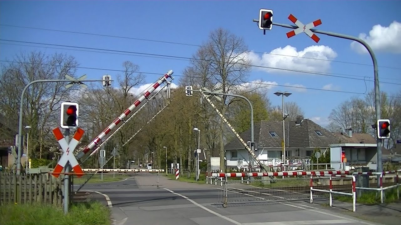 Spoorwegovergang Praest (D) // Railroad crossing // Bahnübergang