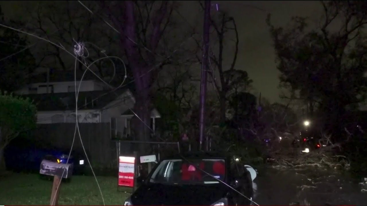 Possible tornado leaves behind path of destruction in Humble - YouTube
