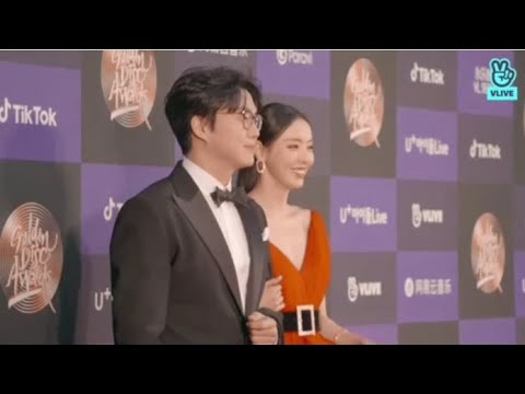 Capa de 제34회 골든디스크 음원시상식 레드카펫 MC 성시경, 이다희