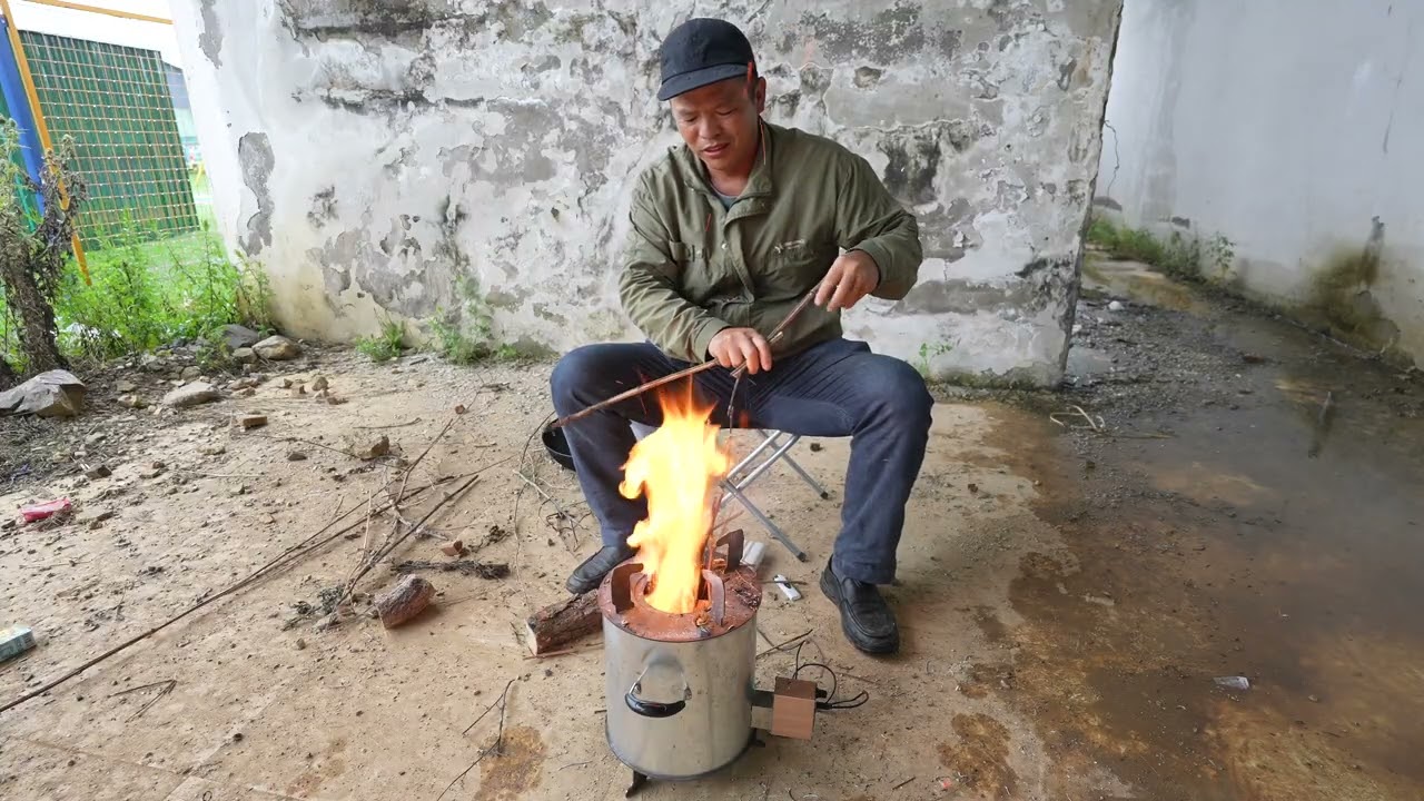 暴雨天躲在廢棄的房子裡,煮一大鍋洋芋,我的流浪生活,又是簡單的一餐
