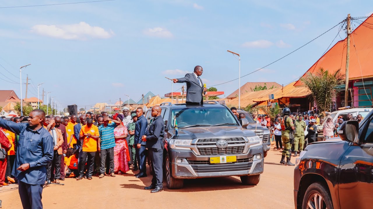 MAKAMU WA RAIS MPANGO AKASIRIKA, 'SHUKA CHINI, ACHA KUNIPIGA MBWEMBWE HAPA, UNAJIONA UNATOSHA?