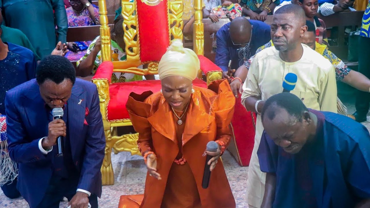 ALAAFIN OYO 50TH BIRTHDAY PRAISE & WORSHIP ELIJAH AKINTUNDE OLOHUN O SO BE WITH MAN OF GOD, OLORI