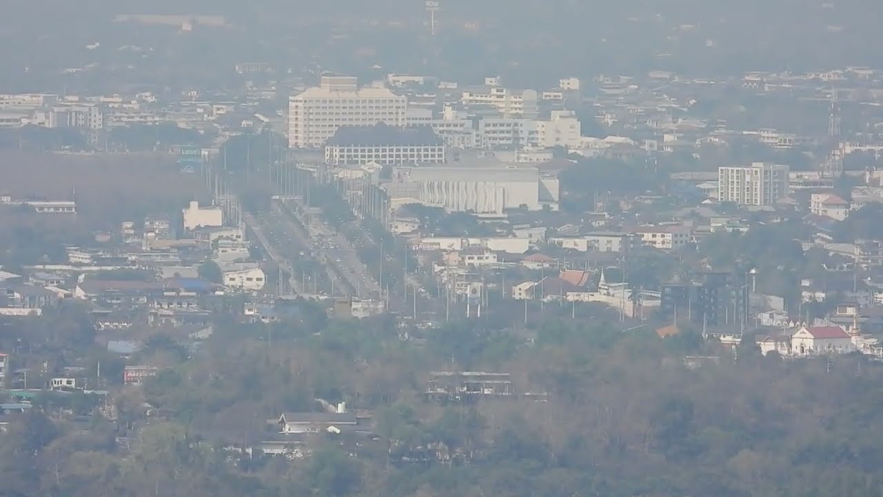 มองตัวเมืองลำปางไกลๆ ช่วงที่หมอกควันกำลังมา