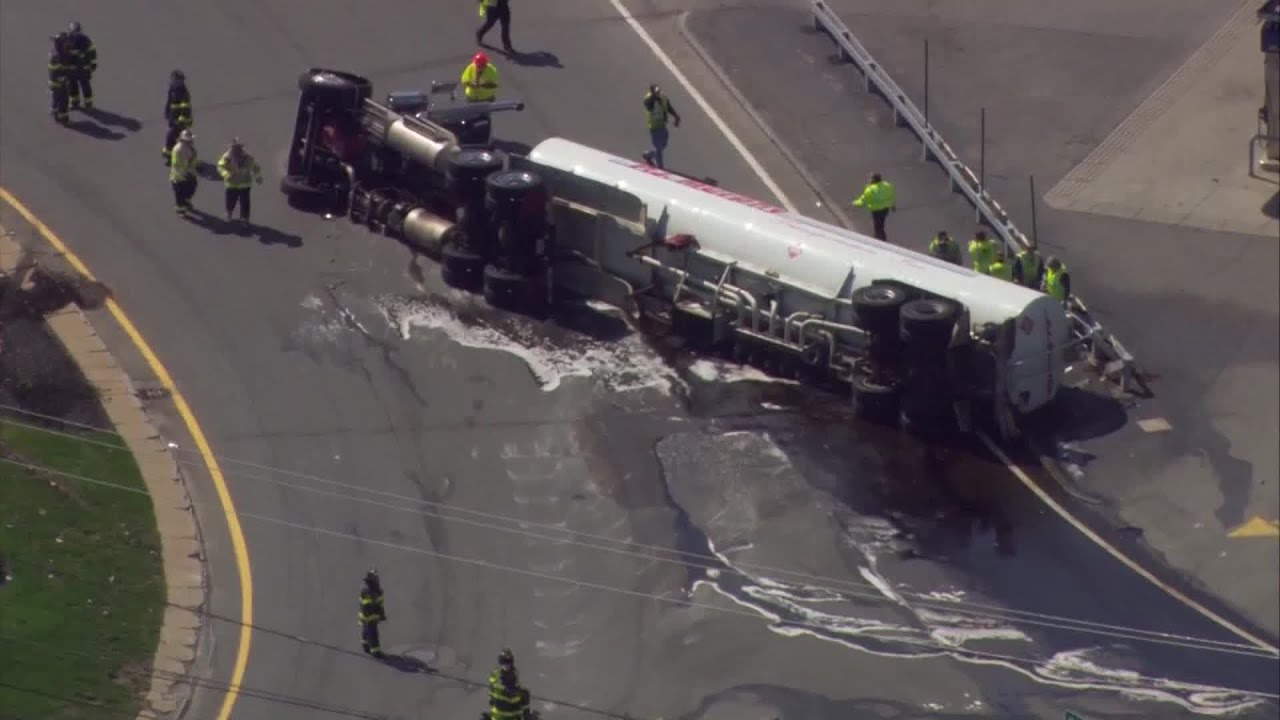 Tanker truck crashes, leaks fuel onto busy rotary in Revere YouTube