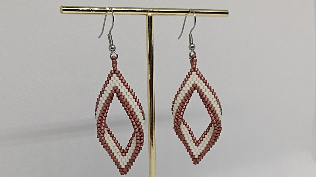 Об'ємні сережки з бісеру. Сережки ромби Handmade