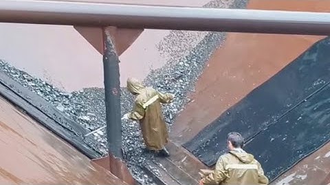 Barge unloading cobblestone when it rains - Part 3 Empty barge Relaxing video, amazing flow
