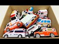 救急車(ミニカー)たちが坂道走る!緊急走行テストです☆サイレン音あり はたらくくるま トミカ