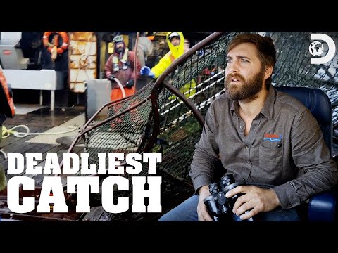 Captain Jack’s Bait Pot Is Bent Beyond Repair! | Deadliest Catch | Discovery