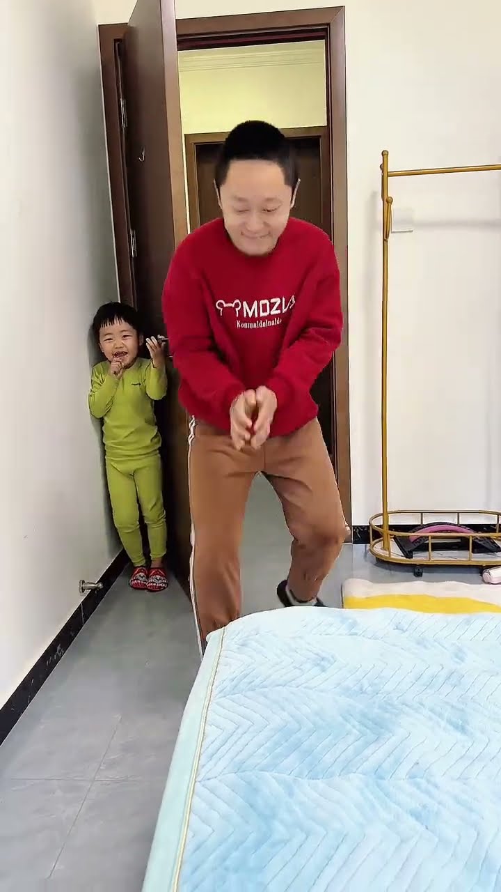 爸爸偷藏私房钱，还是儿子机智！#Cute baby#Cute#呆萌小米宝#聪明宝宝#萌娃