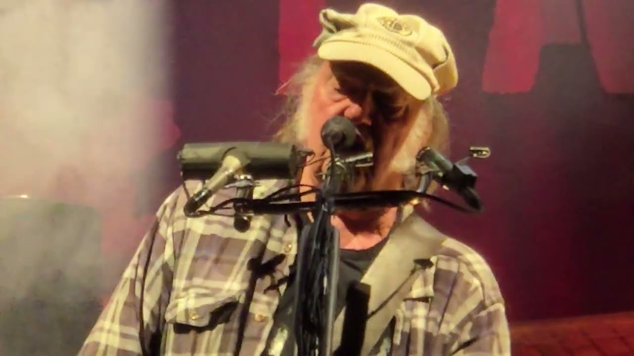 Neil Young and the Chrome Hearts: "Sun Green" live Sept. 8 2025
