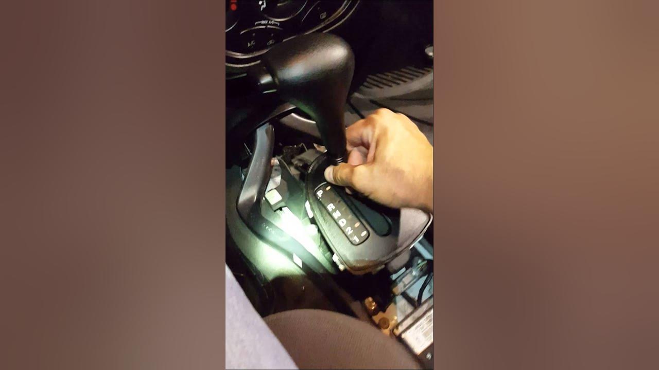 2006 Ford focus key won't come out of the ignition - YouTube