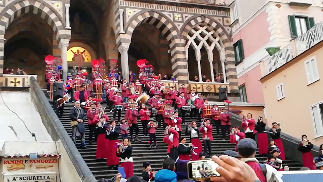 Gruppo folk Vettica di Amalfi_capodanno amalfi 2018 - YouTube
