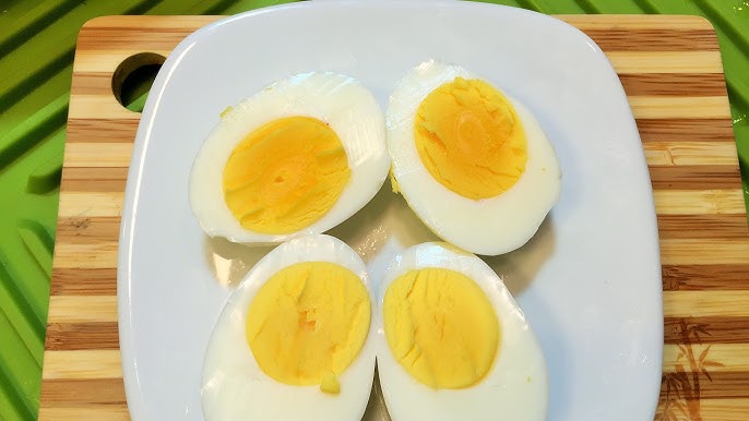 Вареные яйца.