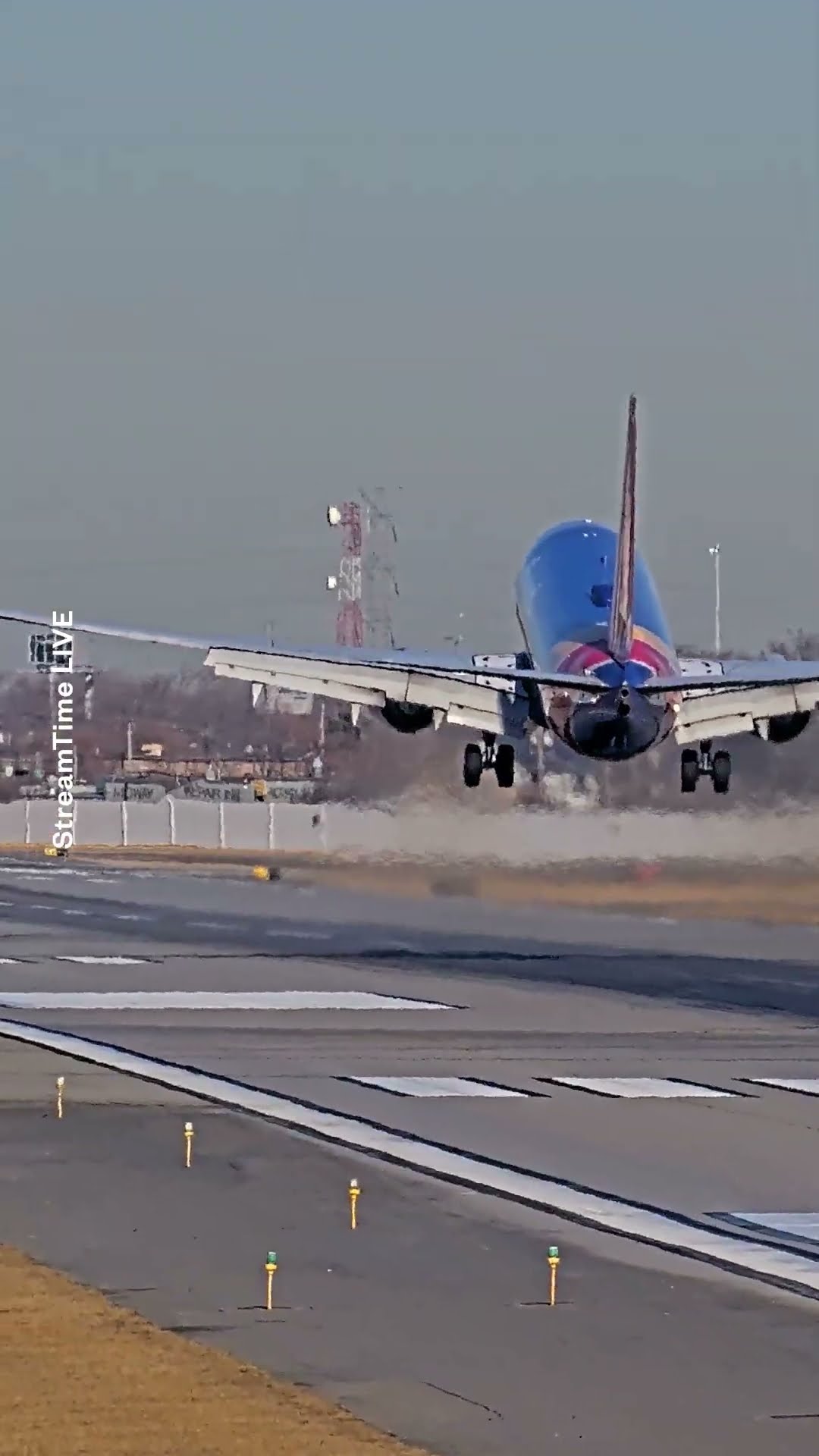 La maniobra de un piloto evita un posible choque entre aviones | Noticias Telemundo