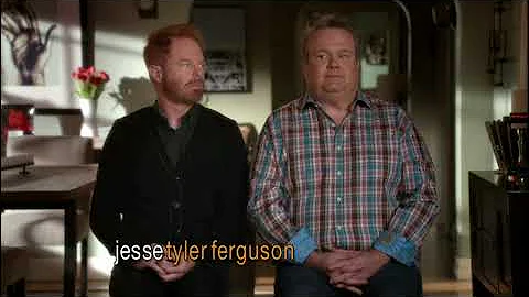 Mitch & Cam sing at Christmas - modern family funny