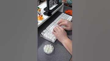 Smoothie Switch– Pure white, ultra-smooth, and lightweight. Type like you’re gliding on clouds!