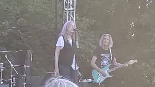 Watch Patti Smith Waiting Underground video