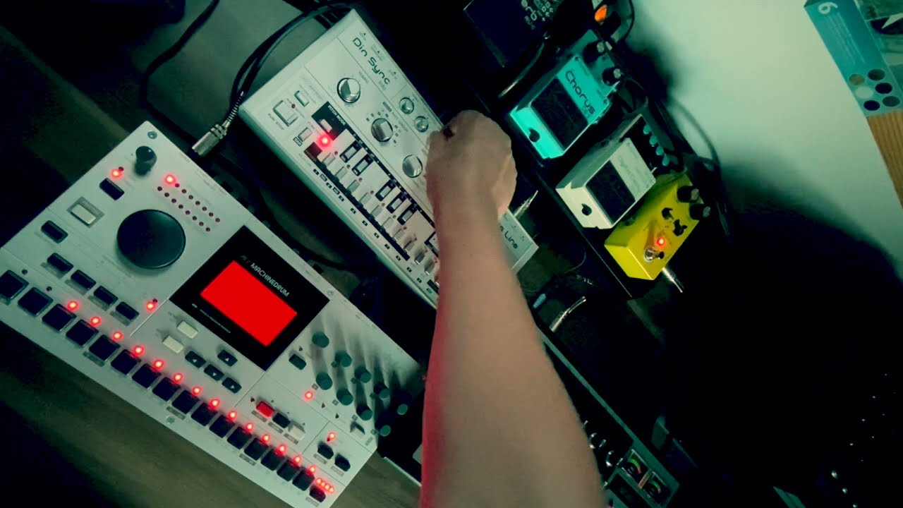 Guarda Futur II (Boss KM-6A / Elektron Machinedrum / DinSync RE-303) su YouTube Guarda Futur II (Boss KM-6A / Elektron Machinedrum / DinSync RE-303) su YouTube