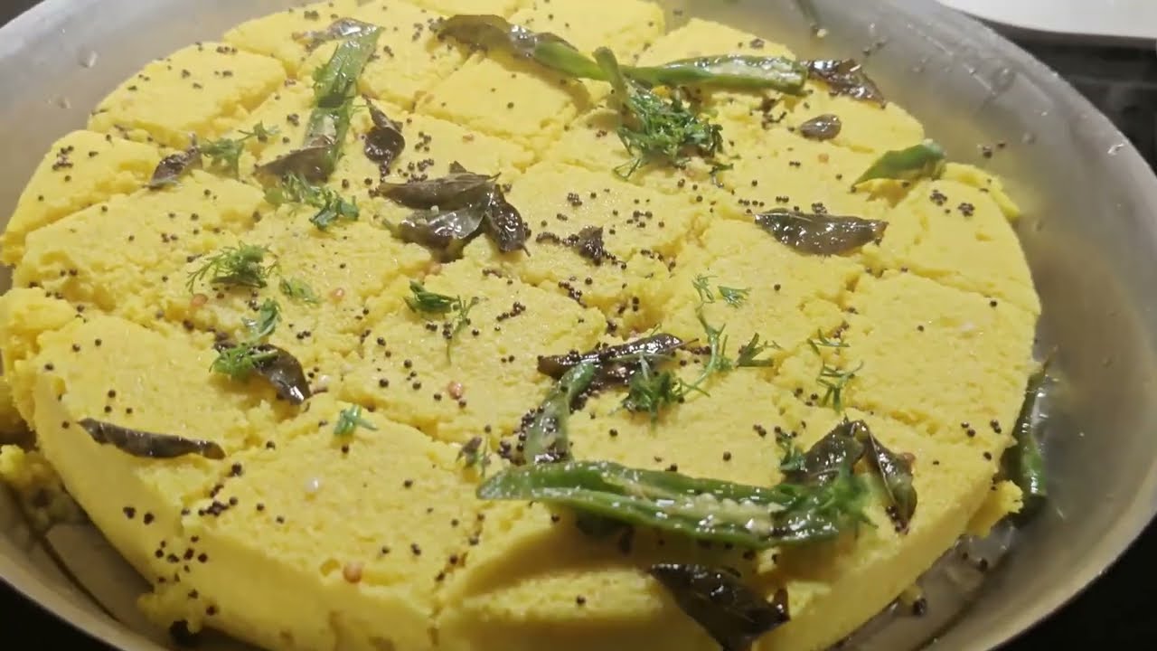 Ghar par banaye market-style instant Khaman — bilkul perfect texture, perfect taste! 