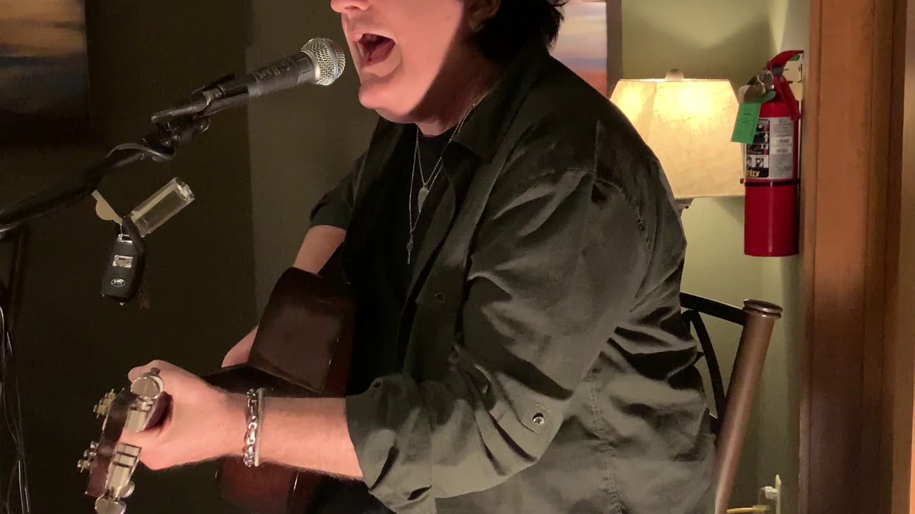 Tom Gilliam Performs Solo Acoustic