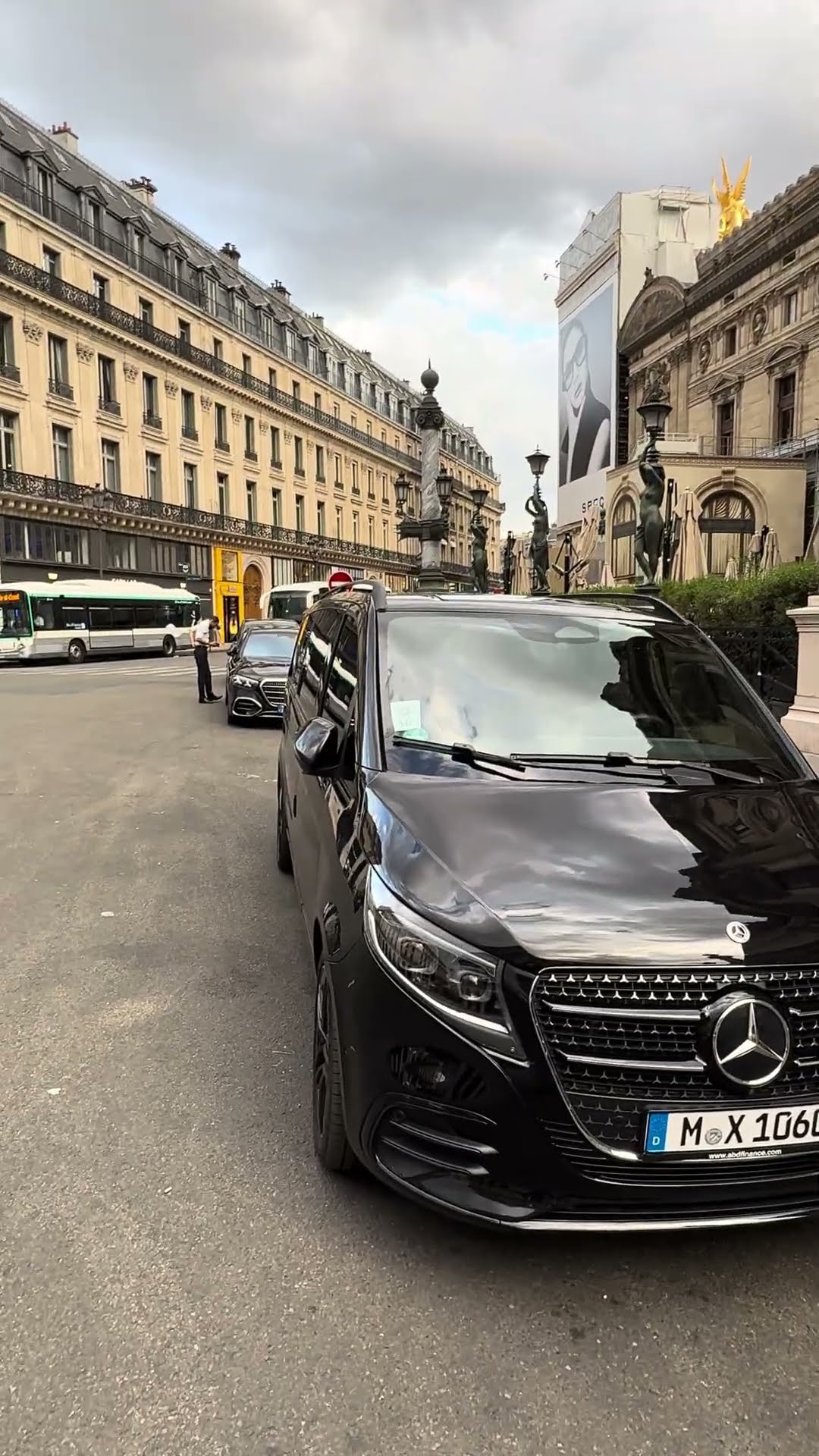 IN PARIS, YOU DON’T ALWAYS NEED A TRANSFER. YOU NEED A CHAUFFEUR WHO STAYS WITH YOU. 🇫🇷