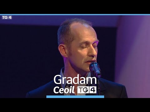 Iarla Ó Lionáird