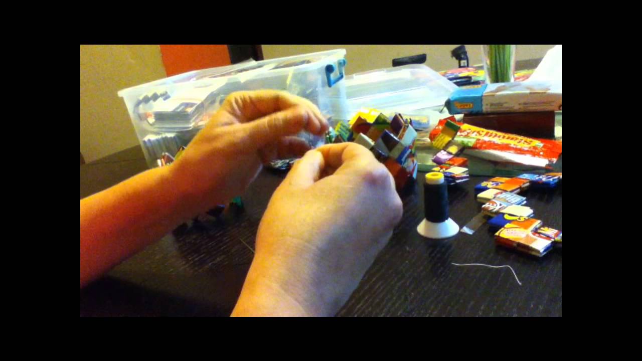 Candy Wrapper Purse Tutorial P2. - YouTube
