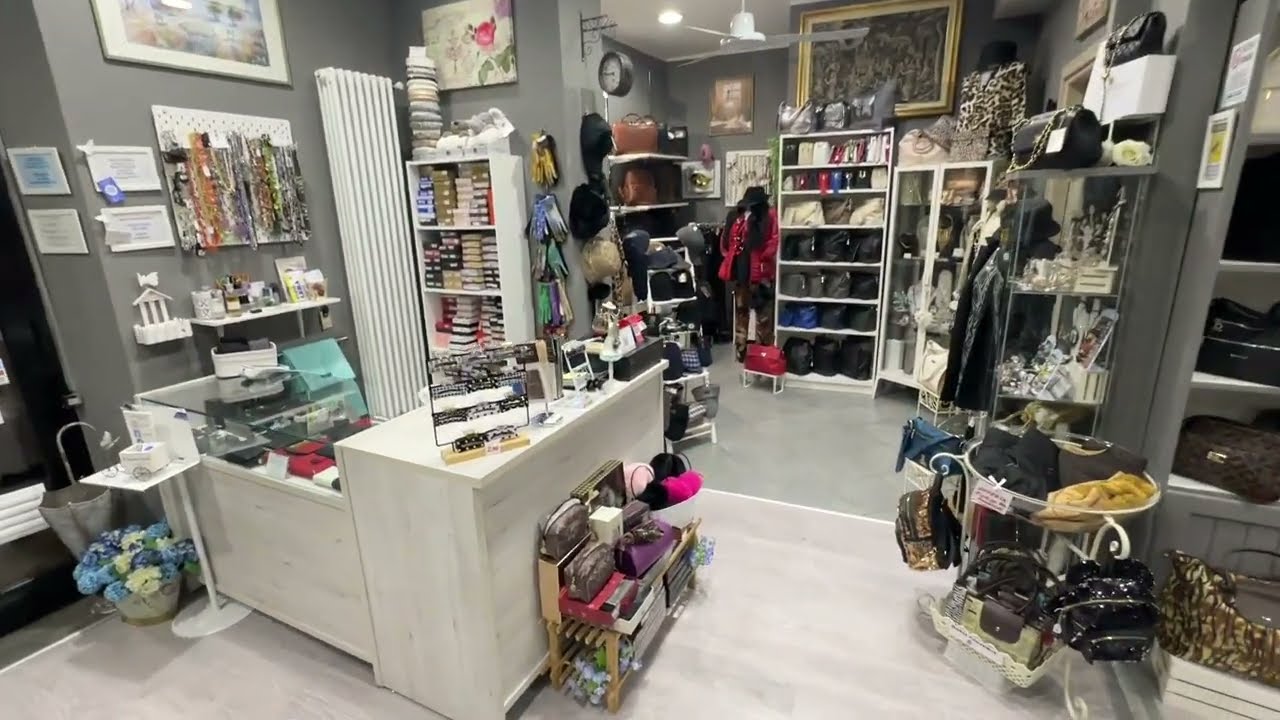 La Sacca - a Torino vendita Articoli da regalo, Pelletteria, Borse Donna, Valigeria, Abbigliamento.