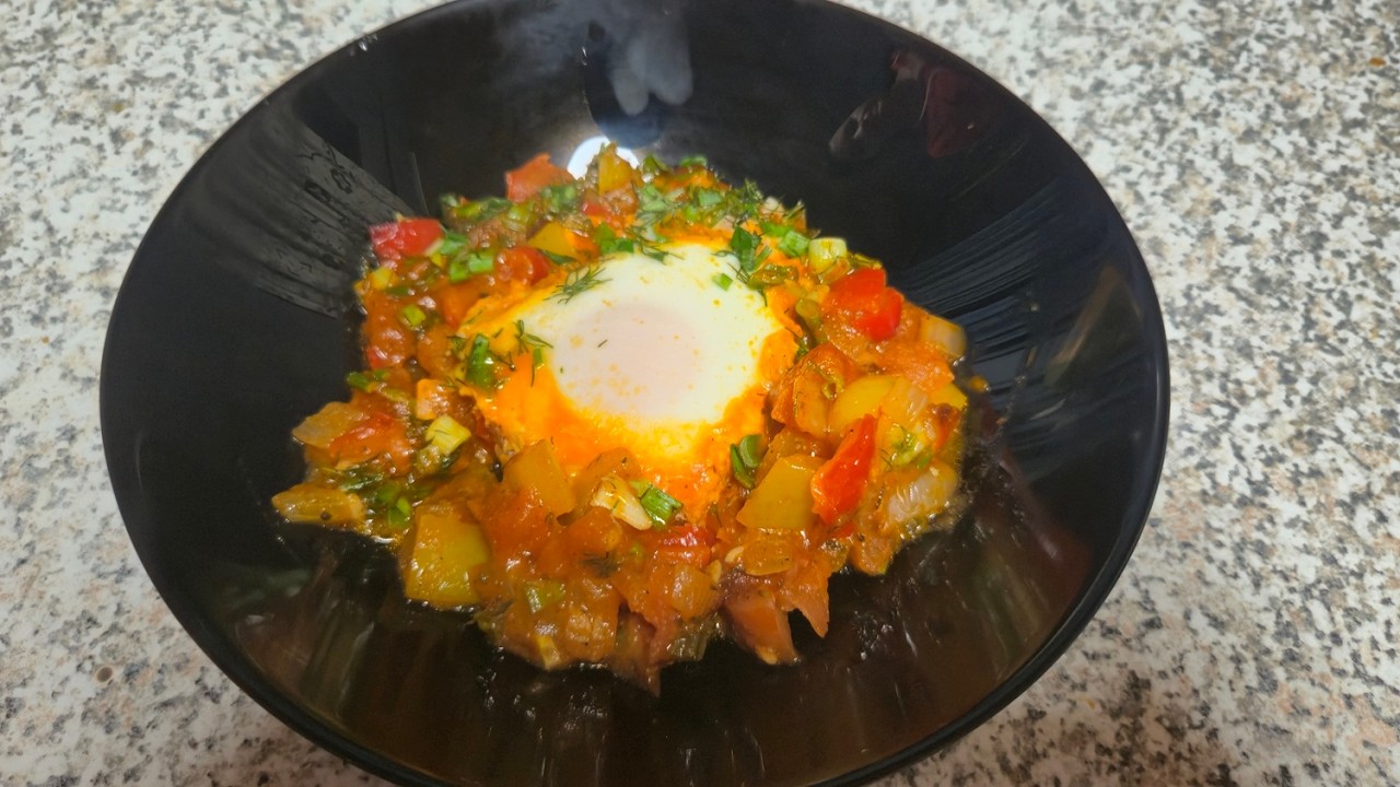 Шакшука! Не просто яєчня - а корисна смакота на сніданок або вечерю.