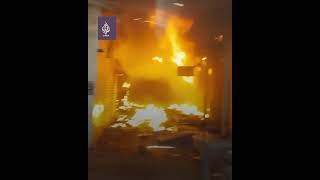 بعد تعرضه للسلب والنهب.. اندلاع حريق داخل سوق سعد قشرة في الخرطوم