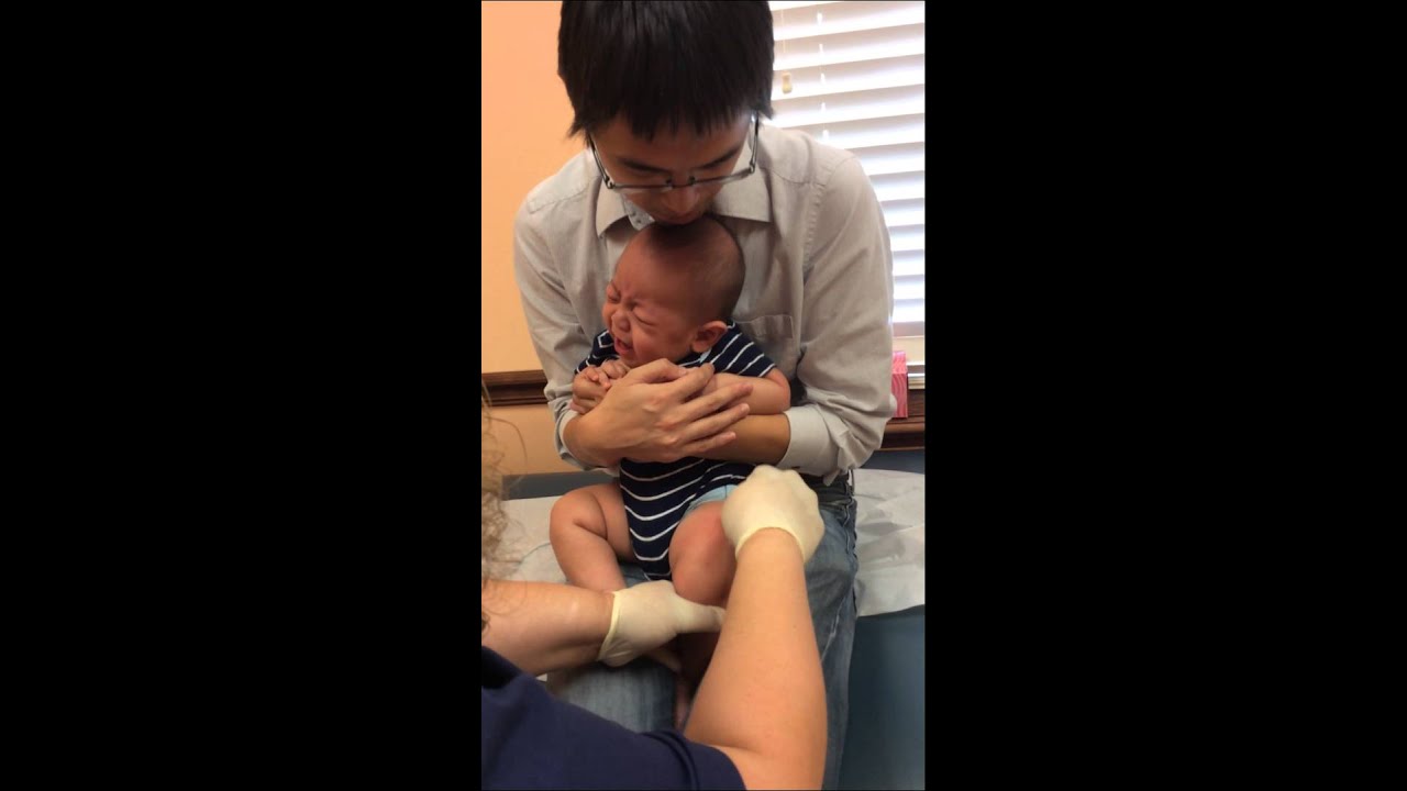 Skye 4 months 打疫苗  took vaccine shots