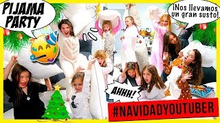 😴 Hago una FIESTA de PIJAMAS con 13 Amigas YOUTUBERS y pasa esto a las 3AM... 😰 ¡¡Qué miedo!! 😱