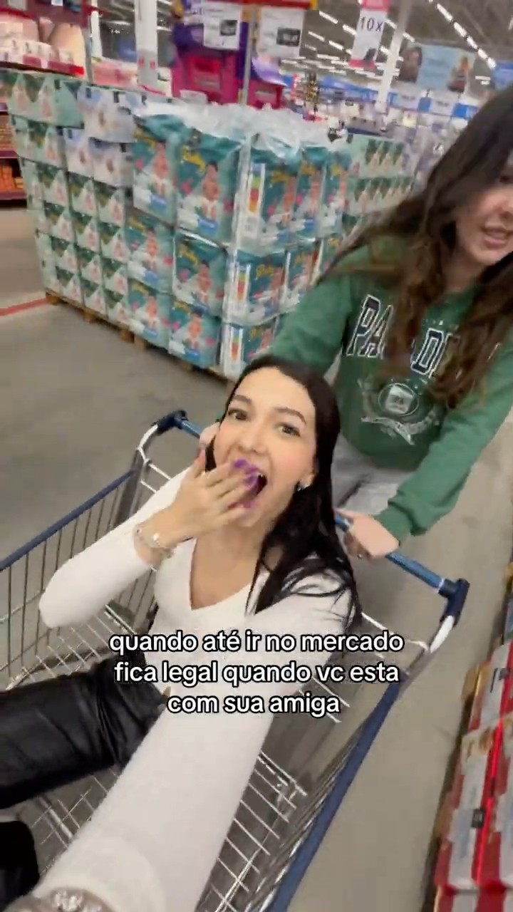 Luluca no dia mais normal no mercado #shorts