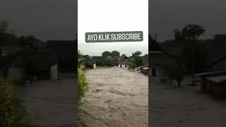 Download Lagu sungai kali lo meluap sampai banjir di banyuwangi MP3