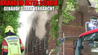 [FEUER IN EHEMALIGER SCHULE!] - Brand im alten Lehrerzimmer | Gebäude stark verraucht | Velbert -