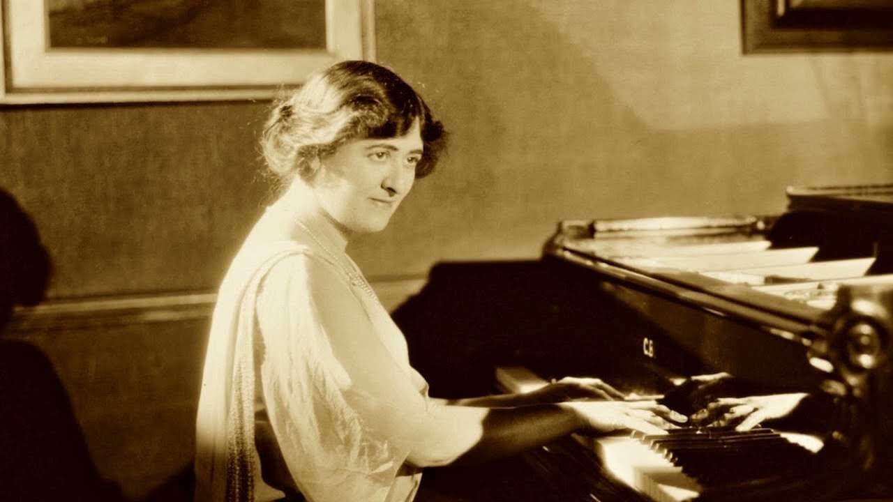 Irene Scharrer plays Medtner: Arabesque, Op 7 / 1 