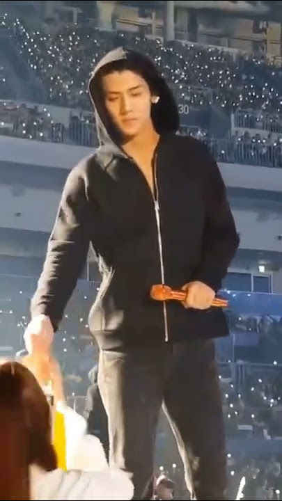 ketika si cool dan si cuek mencoba friendly 😌 #sehun #exo