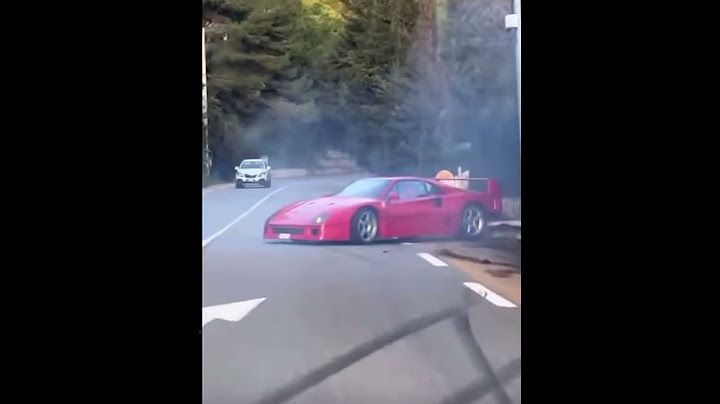 Lando Norris crashes his Ferrari F40