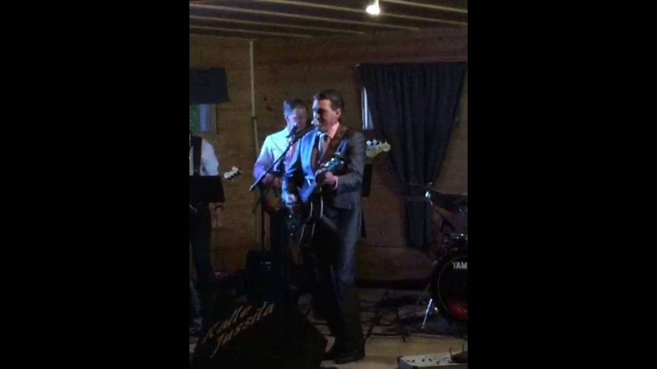 Kosketinsoittajalla kova meininki! Keyboard player having a blast!