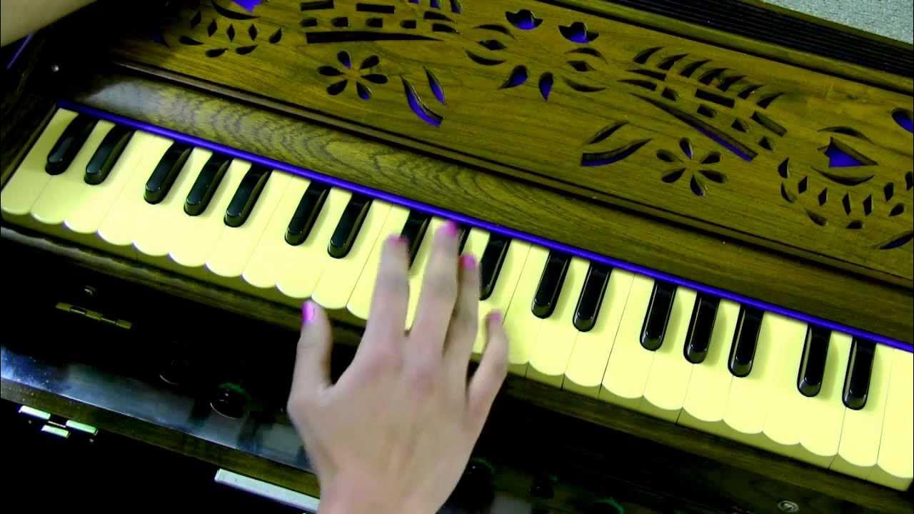 How to play Raghupati Raghav Raja Ram on Harmonium/Keyboard (with