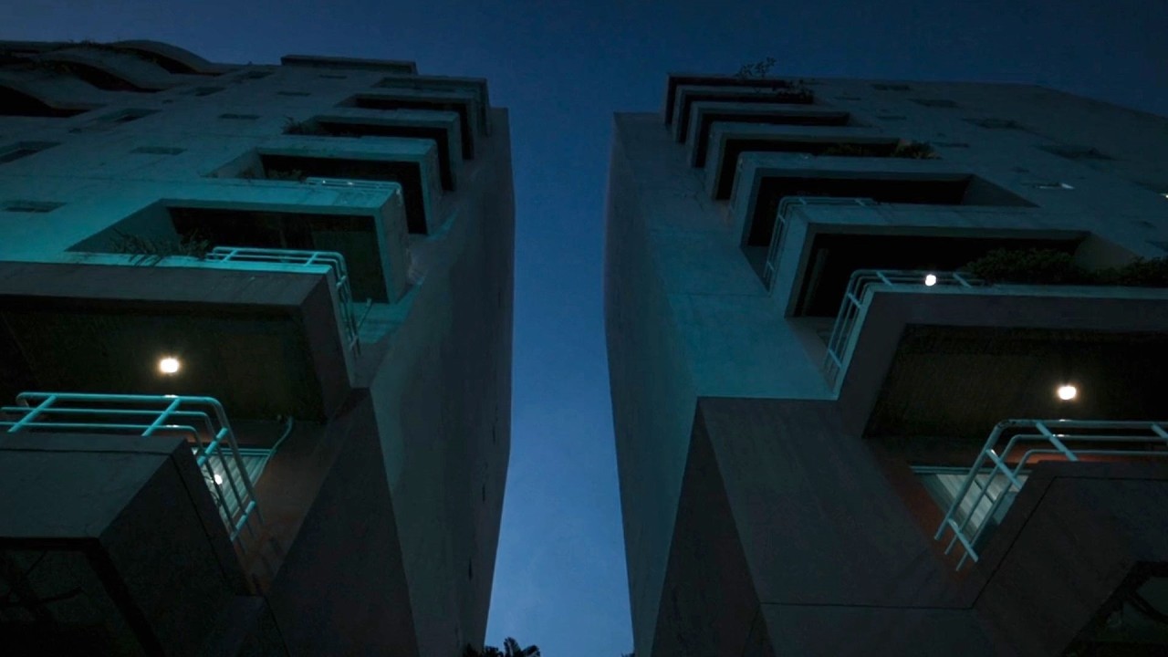 2025最新恐怖片，猛鬼大廈樓層封禁漏水，誤入4天即死，求助法師竟連門都不敢進！