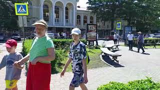 картинка: Прогулка по городу Туапсе. 11-й день отдыха на море🌊. Изумительная платановая аллея 🌳👍