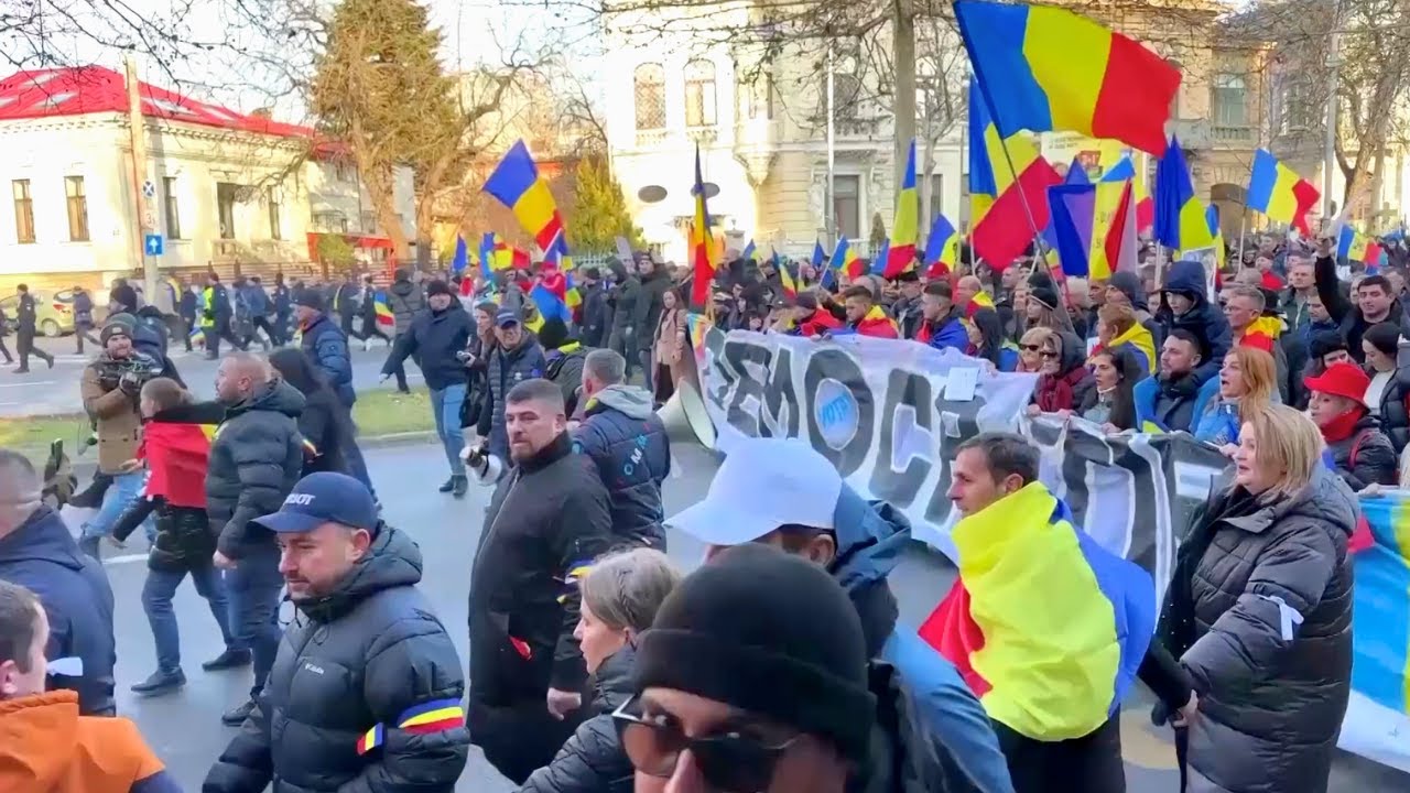 Decenas de Miles de Personas Protestan en Rumanía Contra la Anulación ...