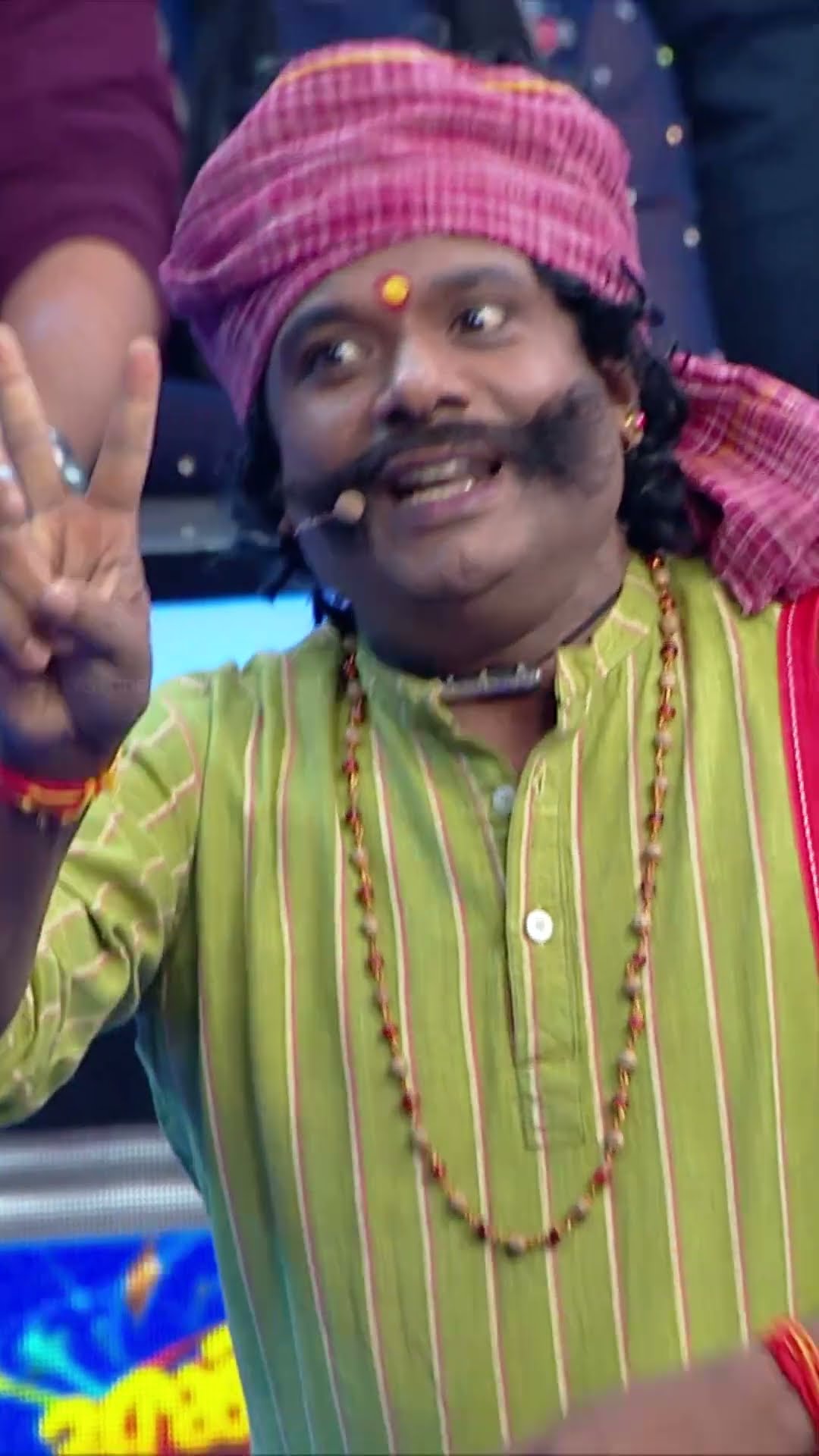 #EnkileEnnoduPara മയിലിനെ കൈകൊണ്ട് വിളിച്ച് കൺവിൻസ് ചെയ്താണ് കാര്യങ്ങൾ