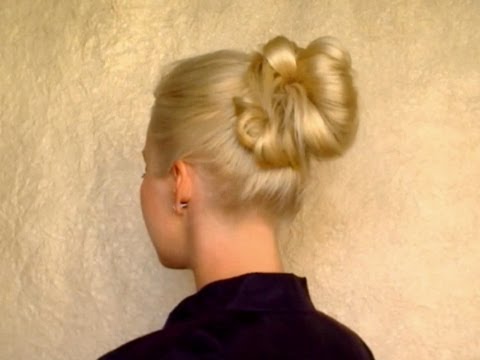 5 minute updo for everyday Top knot messy bun school 