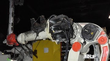 Kawasaki ZX165UFC32, 6 Series Six Axis Industrial Robot w/ Die Sprayer & Extractor  -  DCM 4798