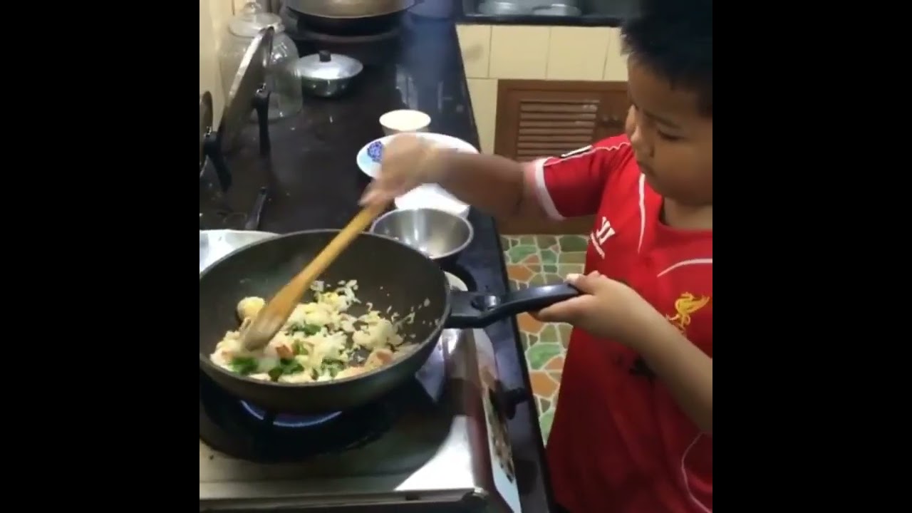 ข้าวผัดกุ้งปาร์มมี่ ผัดตอนเด็ก กินตอนโต โหน่งโชว์