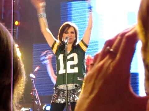 Martina McBride - 17 - Summer Of '69 - Green Bay W...