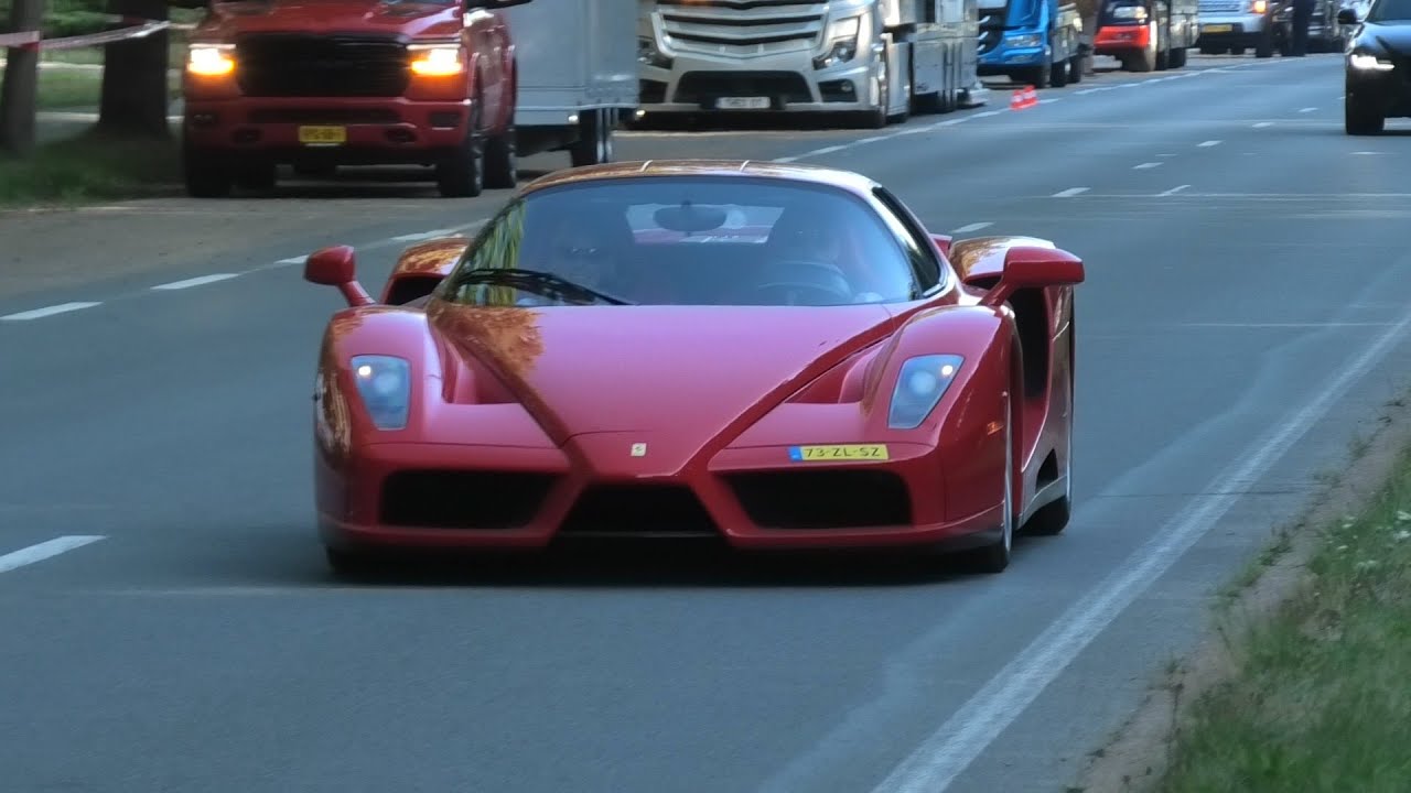 concours-d-elegance-2022-supercars-and-classics-leaving-the-event