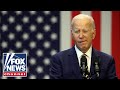 Thumbnail pour Former DNC chair admits Biden is in trouble with young voters